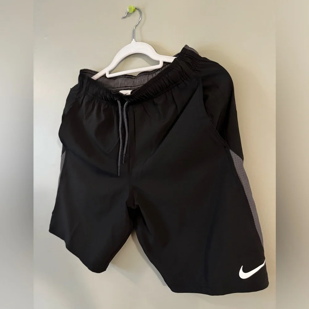 Men's Nike 9-in. Contend Swim Trunks - Picture 2 of 8